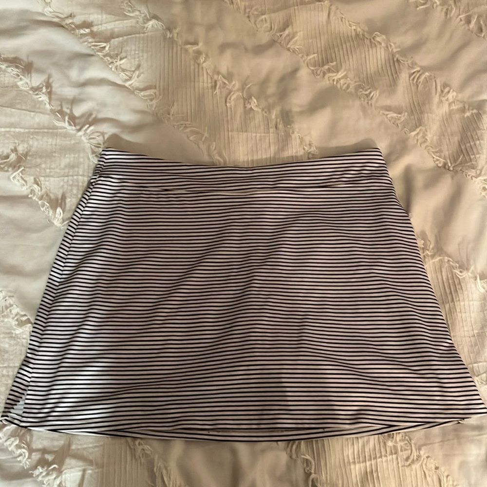 Soybu striped athletic skort
Size L
